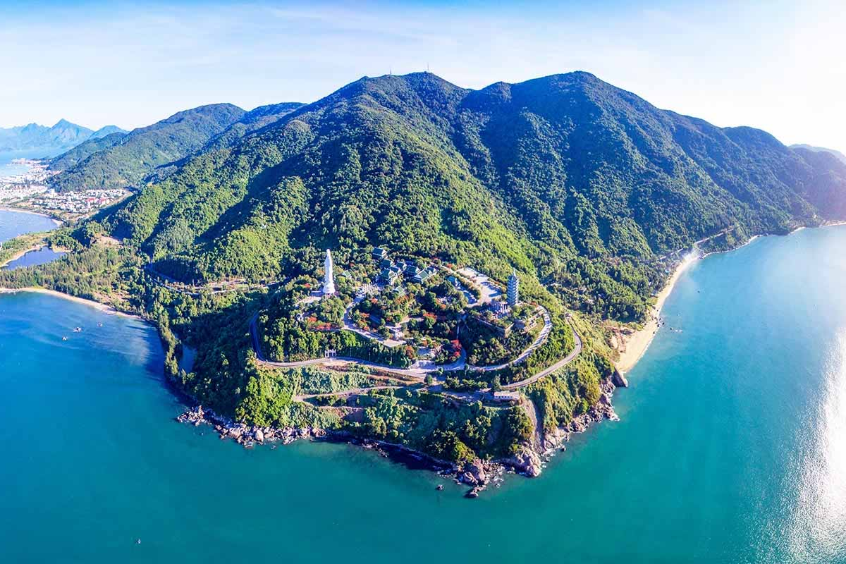 如果天气晴朗，非常适合前往山茶半岛游览 