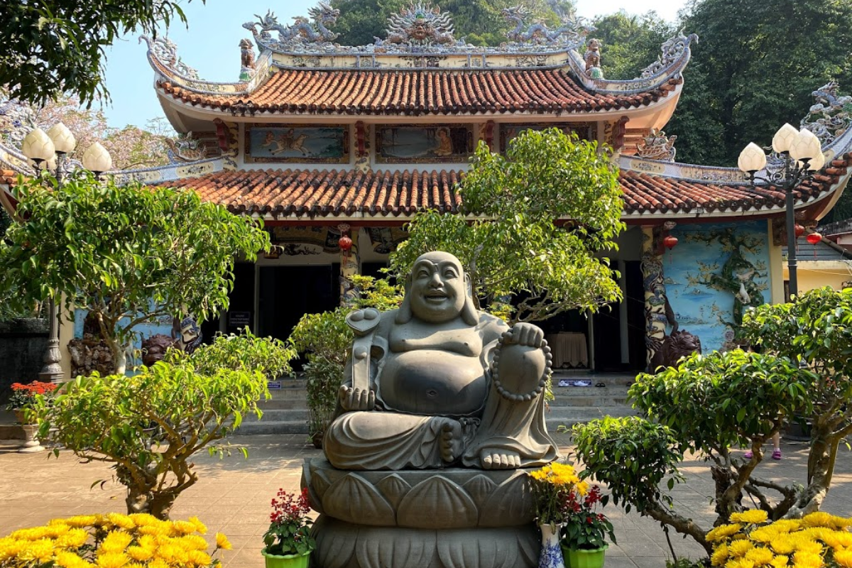 五行山历史最悠久的古寺之一，环境宁静祥和 