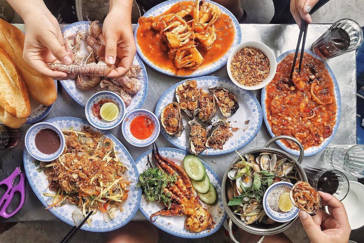 品尝新鲜海鲜美食