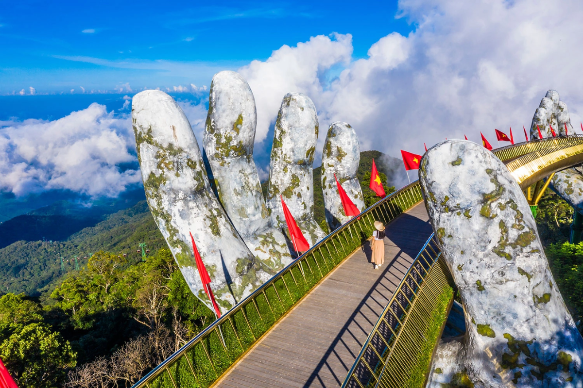 岘港拥有丰富多样的旅游景点，无论您喜欢自然风光、人文历史还是现代建筑，都一定能让您收获一段满意而难忘的旅程 