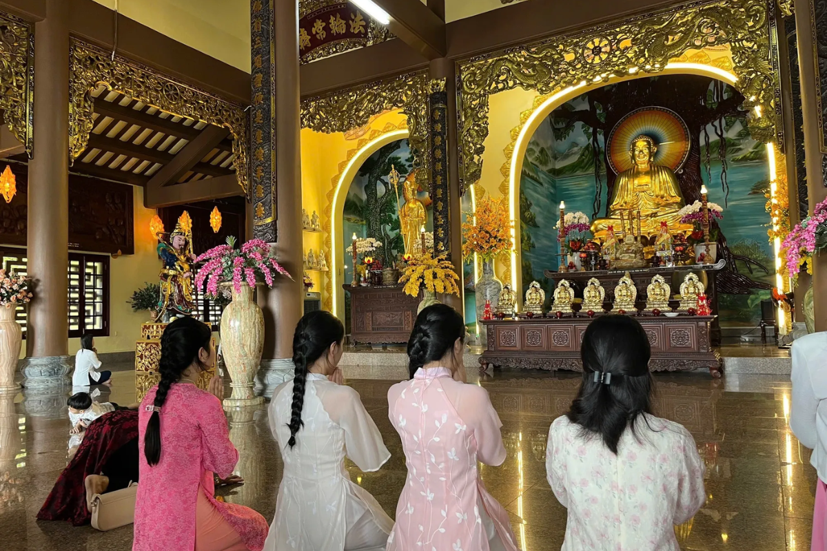 来到这里，不妨诚心上香祈福，祈愿平安顺遂，这将会是一次不容错过的难忘体验 